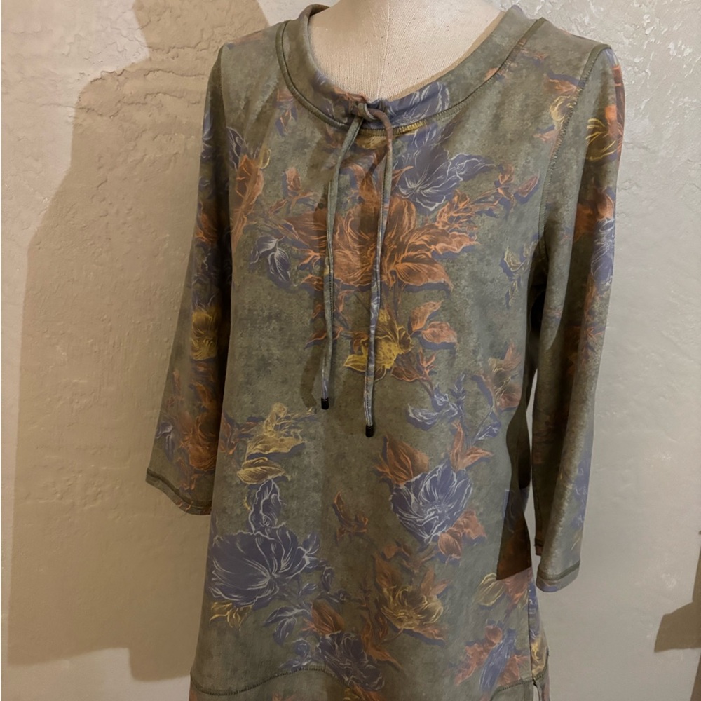 Chico’s Zenergy Floral Tie-Neck Tunic Floral Print Sz 1 / Med - Picture 2 of 7